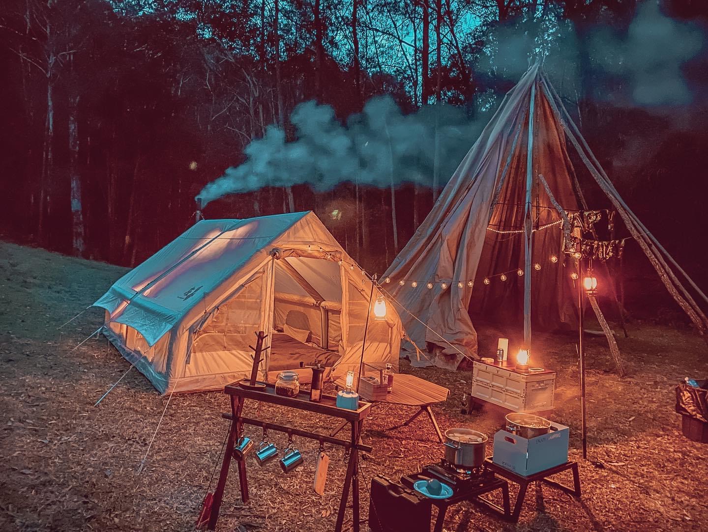 the tent on the left isn't included in the booking.